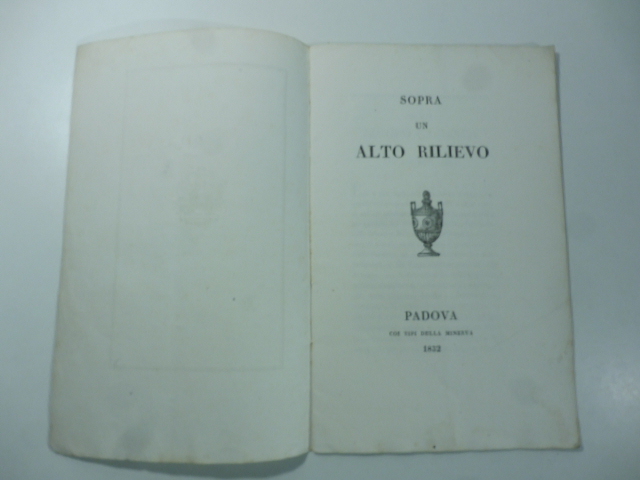 Sopra un alto rilievo [casa Pettenello Padova]